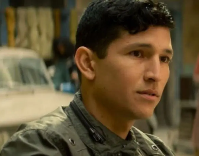 También es estadounidense con ascendencia latina y fue quien interpretó a Joaquin Torres, un joven miembro del ejército que es amigo de Sam Wilson en Falcon y el Soldado del Invierno.