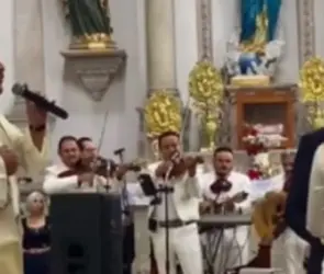 &iexcl;En plena boda! Sacerdote canta "Mi raz&oacute;n de ser", de la Banda MS y se vuelve un &eacute;xito| VIDEO