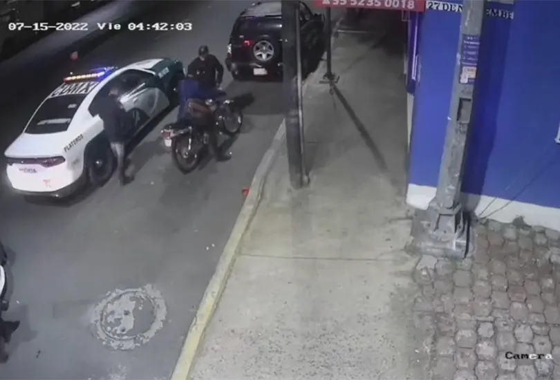 Luego de que se hiciera viral la denuncia ciudadana, la SSC inform&oacute; que los polic&iacute;as fueron suspendidos de manera temporal mientras se realizan las indagatorias correspondientes 