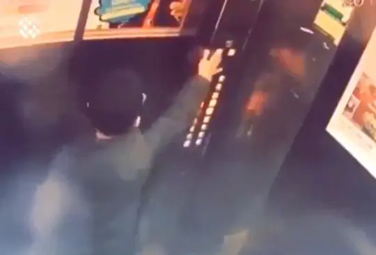 Los hechos ocurrieron en un elevador de Chongquing, China, en el año 2018, sin embargo, los internautas volvieron a viralizar el video 