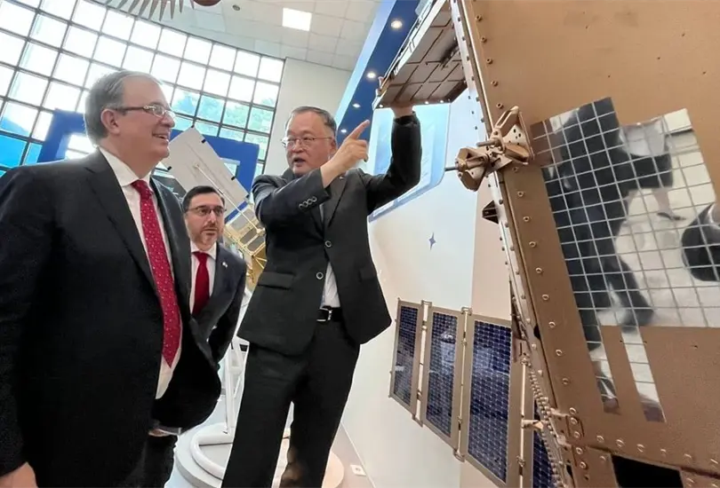 Ebrard sostuvo un encuentro con Sang-Ryool Lee, presidente del Instituto de Investigaci&oacute;n Aeroespacial de Corea del Sur.