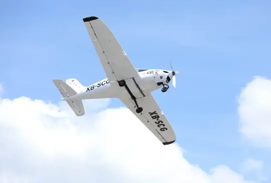 El avión, construido en Guanajuato, usa gasolina premium,