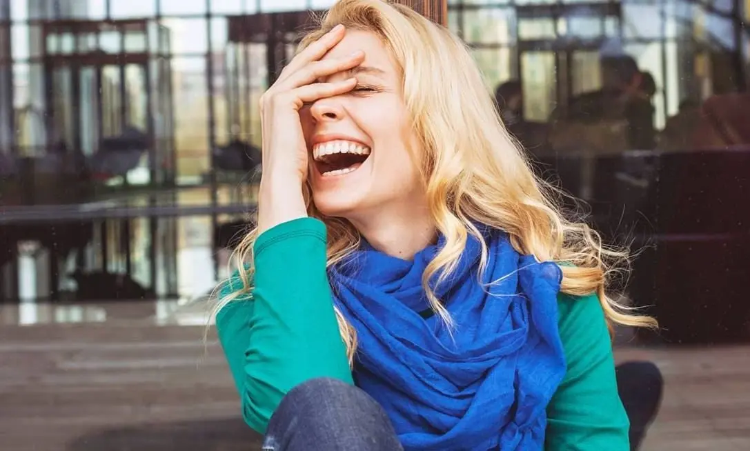  Sólo lo pueden beber los turistas  mayores de 21 años en los restaurantes y bares de hoteles autorizados. Además, es un delito beber o estar ebrio en público.