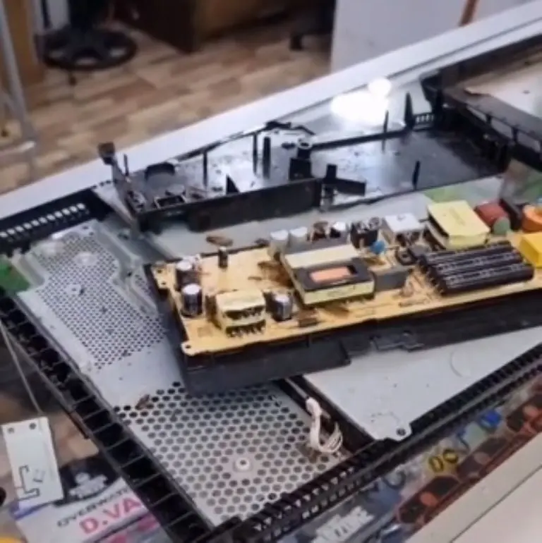 La plaga se encontraba en la mayoría de los componentes de la Play Station. Foto: Tiktok