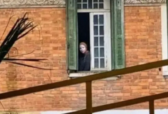 Mujer que se aparec&iacute;a en casa abandonada resulta ser pr&oacute;fuga del FBI por esclavizar a empleada