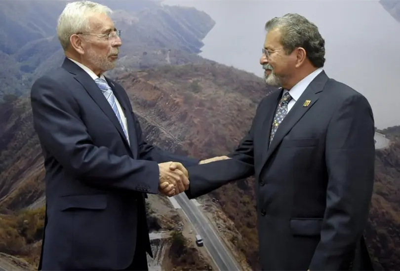 Arganis D&iacute;az-Leal present&oacute; a Vel&aacute;zquez Tiscare&ntilde;o como director del aeropuerto de la CDMX.
