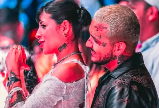 Nodal y Cazzu presumen su amor en concierto de Wisin y Yandel | VIDEO