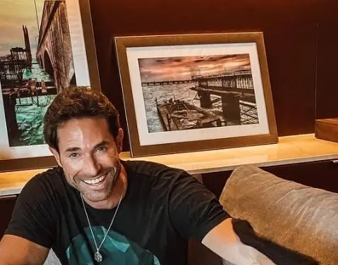 Era un rico hacendado que se casa con Monserrat por venganza.