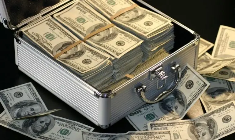 La mujer no quiere dedicarse a administrar el dinero que le dejaron. Foto: especial.