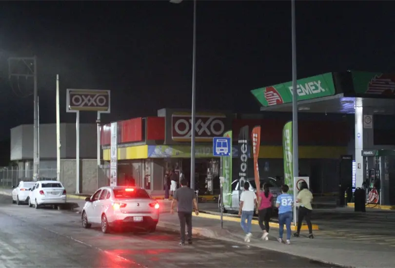 Presuntos delincuentes incendiaron Oxxos en Guanajuato. Presuntos delincuentes incendiaron Oxxos en Guanajuato.