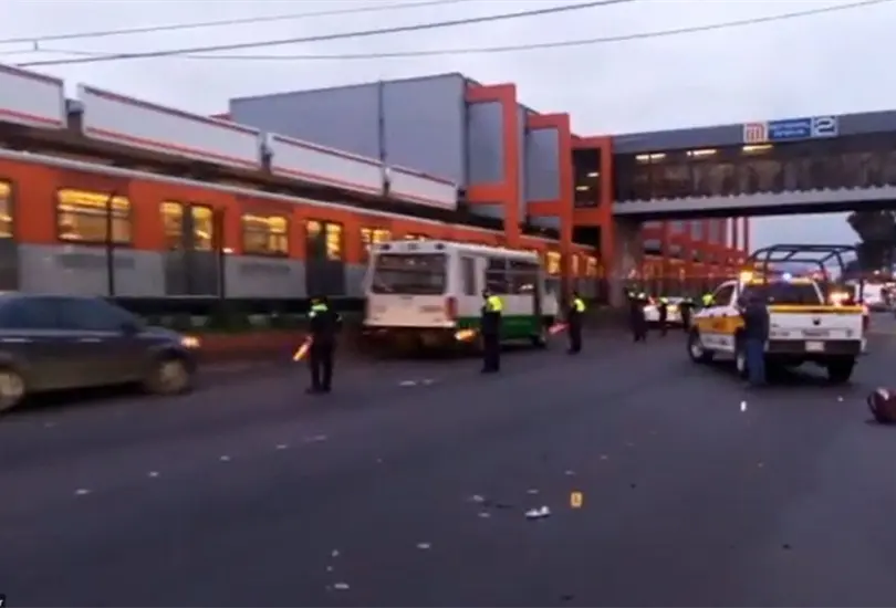 Los oficiales realizaban acciones de seguridad y vigilancia en las inmediaciones del Metro General Anaya cuando un veh&iacute;culo los embisti&oacute; y despu&eacute;s intento darse a la fuga