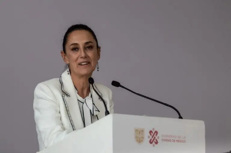 AMLO pidió a Claudia Sheinbaum revisar el tema de la tenencia. Foto: Cuartoscuro.