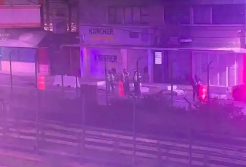 Uno de los elementos de la polic&iacute;a perdi&oacute; la vida en el lugar de los hechos Cr&eacute;ditos: Captura de pantalla