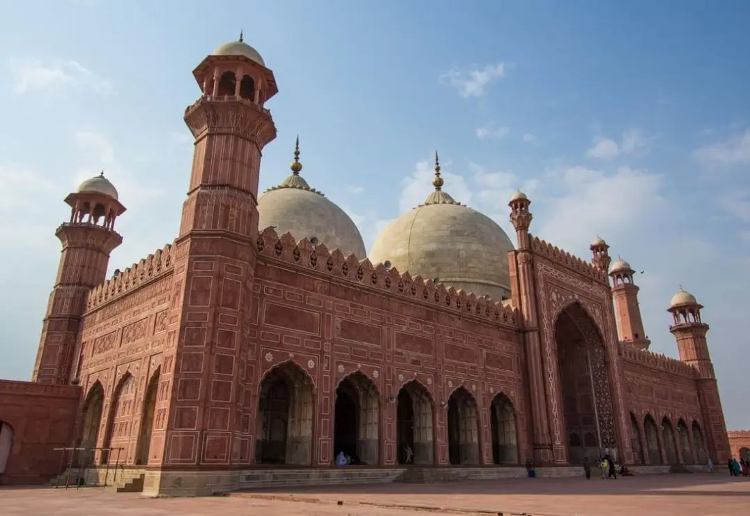 Personal activo: 652,000 | Personal en reserva: 0 | Aeronaves: 1,387 | Tanques: 439 Barcos: 112 | Armas nucleares: 165