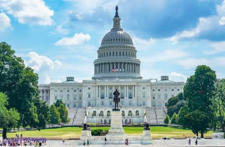 Personal activo: 1,395,000 | Personal en reserva: 843,000 | Aeronaves: 13,247 | Tanques: 6,612 | Barcos: 484 | Armas nucleares: 5,550