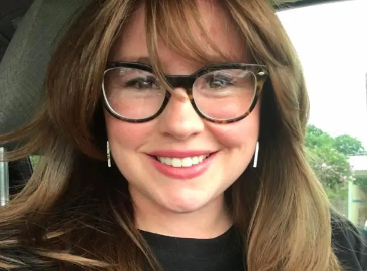 Era una de las hermanastras de Sam.