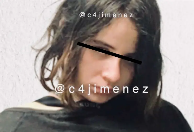 Presuntamente, la joven habría estado varios días viviendo con los cuerpos escondidos en su departamento, hasta que vecinos alertaron a las autoridades de que un olor fétido provenía de su hogar Presuntamente, la joven habría estado varios días viviendo con los cuerpos escondidos en su departamento, hasta que vecinos alertaron a las autoridades de que un olor fétido provenía de su hogar