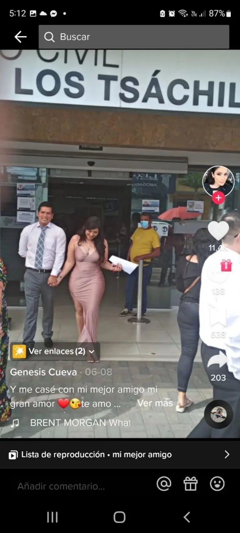 Tras diez años solteros, mejores amigos se casan - Tomada de video
