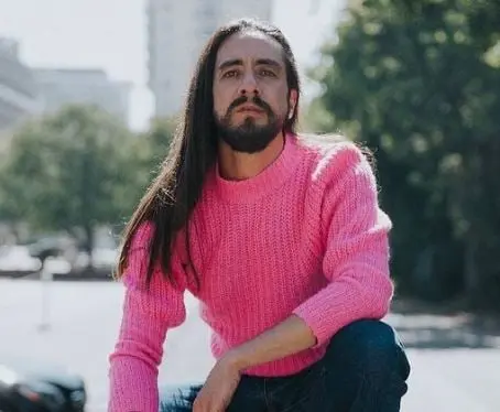 Al salir de OV7 se alej&oacute; del micr&oacute;fono pero no de la m&uacute;sica. Ha compuesto temas musicales para Danna Paola, Alejandra Guzm&aacute;n y Kalimba.