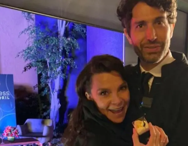 También tiene 51 años y es actriz, cantante, y también ha incursionado en la conducción.