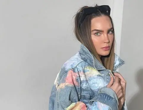 Esta semana, Belinda celebr&oacute; su cumplea&ntilde;os en Disneyland y mediante una transmisi&oacute;n en vivo desde un lujoso resort afirm&oacute; que no necesita pareja para darse lujos. 
