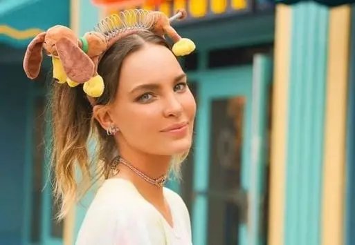 "Nunca se ha necesitado un novio para darse lujos &iquest;verdad? Somos mujeres trabajadoras y no necesitamos absolutamente de nadie para tener la vida que queramos, &iexcl;de nadie!. Porque solitas podemos lograr las cosas, eso es lo que nadie sabe y todos piensan. Yo sin novio puedo hacer lo que quiera", dijo 