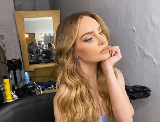 Belinda es embellecida por el famoso  artista del maquillaje, Alfonso Whaitsman, cuya sesi&oacute;n ronda los mil 500 d&oacute;lares.