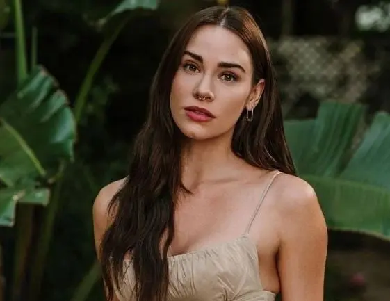 Era una ni&ntilde;a de 13 a&ntilde;os que tras su fallida fiesta de cumplea&ntilde;os se encierra en un cl&oacute;set, deseando tener 30 a&ntilde;os.