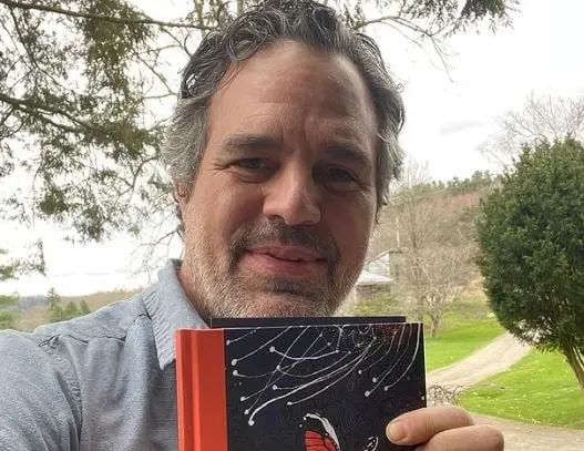  De adulto, trabaja como fot&oacute;grafo profesional y contin&uacute;a enamorado de Jenna.