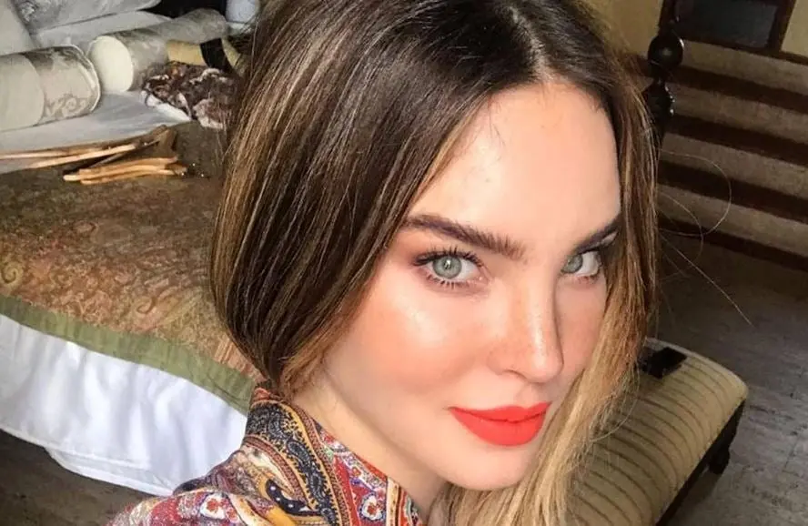 La actriz de "Bienvenidos al Ed&eacute;n" tiene una mansi&oacute;n en California de m&aacute;s de 4 millones de d&oacute;lares. Cuenta con caba&ntilde;a con asador, terraza, spa, 6 ba&ntilde;os y medio, 7 habitaciones con balc&oacute;n y mucho m&aacute;s. 