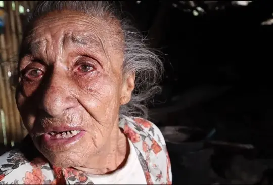 En TikTok se dio a conocer la historia de la Isabel Méndez Jiménez, una mujer de 97 años que fue abandonada por sus hijos y que sólo vive con su nieto, quien trata de apoyarla a pesar de que tiene una enfermedad.