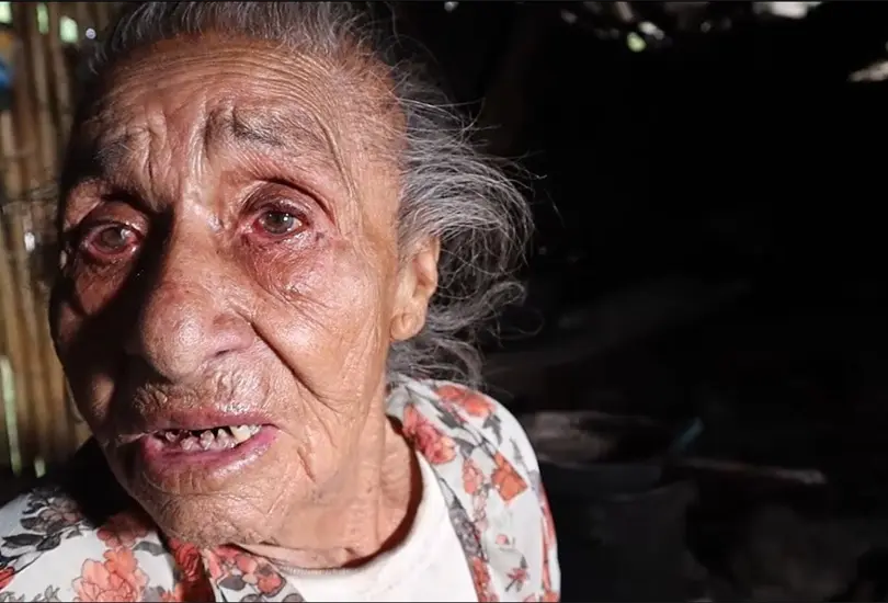 En TikTok se dio a conocer la historia de la Isabel M&eacute;ndez Jim&eacute;nez, una mujer de 97 a&ntilde;os que fue abandonada por sus hijos y que s&oacute;lo vive con su nieto, quien trata de apoyarla a pesar de que tiene una enfermedad.