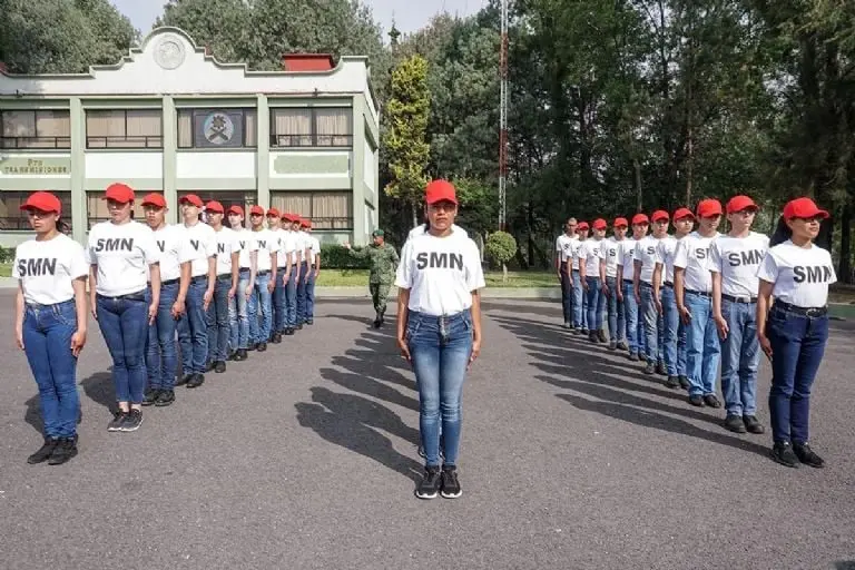 Grupo de mujeres y hombres haciendo el servicio militar de manera voluntaria. Foto: Sedena.