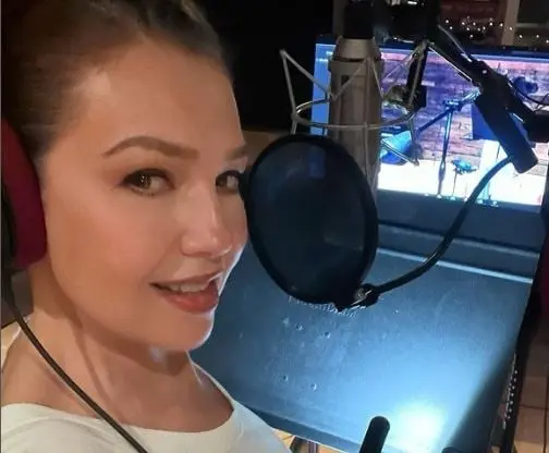 Le encanta la música de The Doors, Madonna y Juan Luis Guerra.