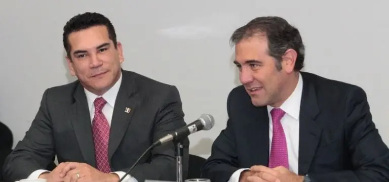 'Alito' Moreno y Lorenzo Córdova en una reunión. Foto: Twitter.