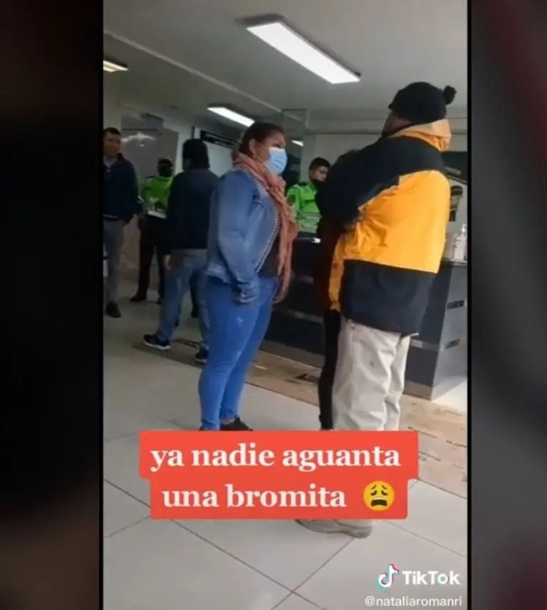 Tiktoker hace broma a policía y la detienen (TikTok)