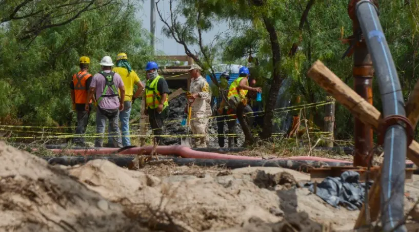 Familiares denuncian que las autoridades de protección Civil les ofrecieron una indemnización por el rescate de los mineros Créditos: Cuartoscuro Familiares denuncian que las autoridades de protección Civil les ofrecieron una indemnización por el rescate de los mineros Créditos: Cuartoscuro