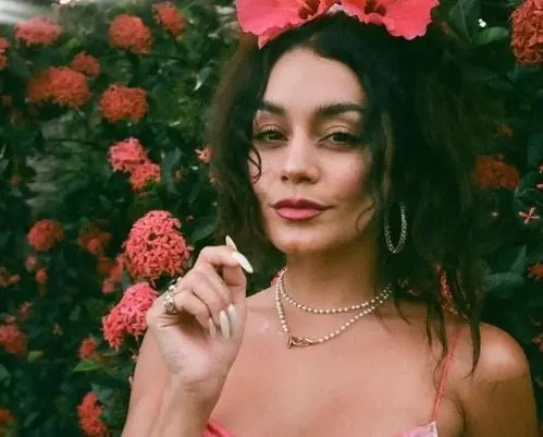 Era la estudiante nueva en la escuela East Hide. Por el trabajo de su madre cambiaban constantemente de ciudad. 