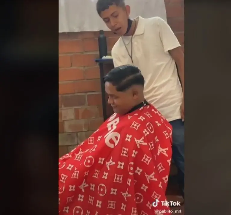 Estudiante emprende negocio de peluquería en la prepa (TikTok)