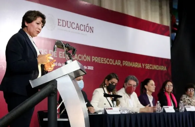 Delfina Gómez se despide de la SEP. Foto: Presidencia.