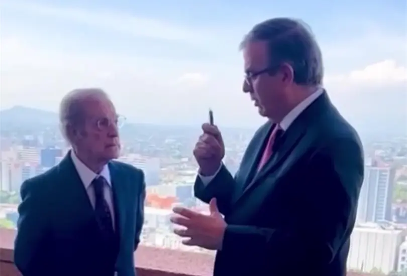 El canciller Marcelo Ebrard y el analista deportivo Jos&eacute; Ram&oacute;n se re&uacute;nen para hablar sobre el plan de atenci&oacute;n de M&eacute;xico en Qatar Cr&eacute;ditos: Captura de video