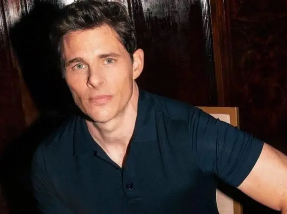  Era un abogado agradable y rico que se compromete en matrimonio con Allie.