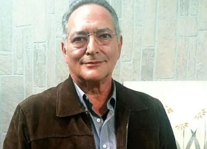 Era el mayordomo de los Del Olmo, quien también era codicioso y buscaba la riqueza como la familia.