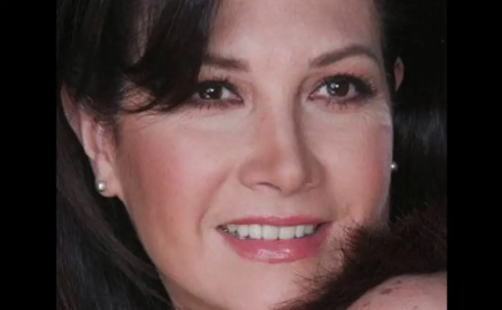 Era la hermana de Jorge Luis, una joven de la alta sociedad que era buena y considerada.