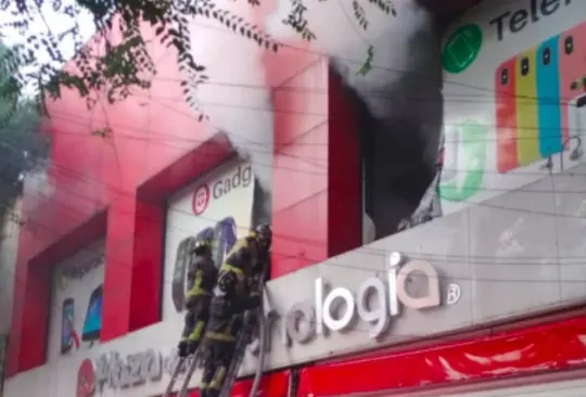 Se incendia la Plaza de la Tecnología en el centro de la CDMX Créditos: SGIRPC