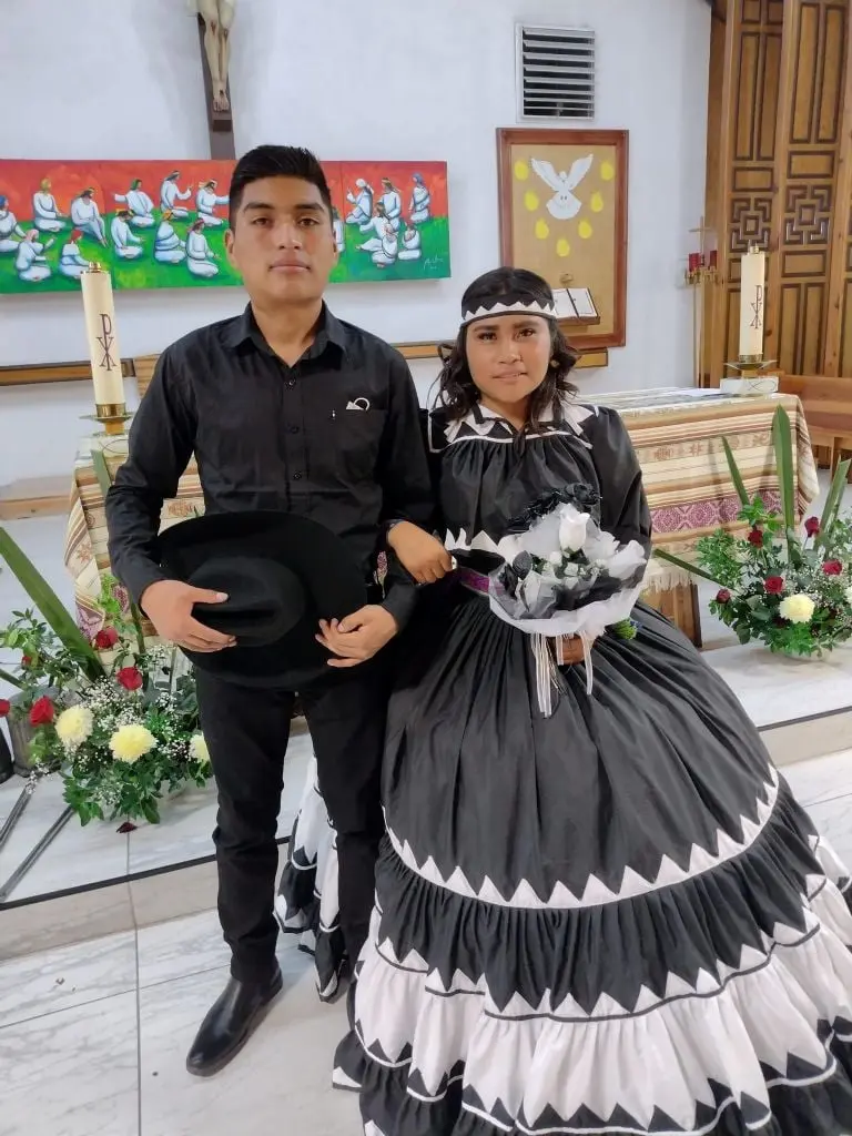 Quinceañera usa vestido inspirado en la cultura rarámuri (Facebook)