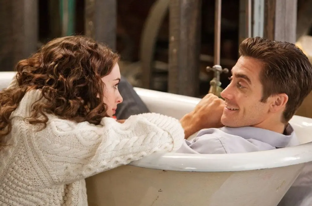 Maggie es una mujer independiente que ha decidido vivir sin ataduras, pero conoce a a un joven cuyo irresistible encanto funciona no s&oacute;lo con las mujeres, sino tambi&eacute;n dentro del despiadado mundo de las ventas farmac&eacute;uticas.