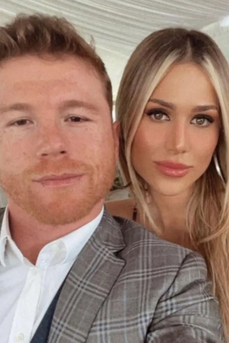 Canelo Álvarez y su esposa en bautizo (Instagram)