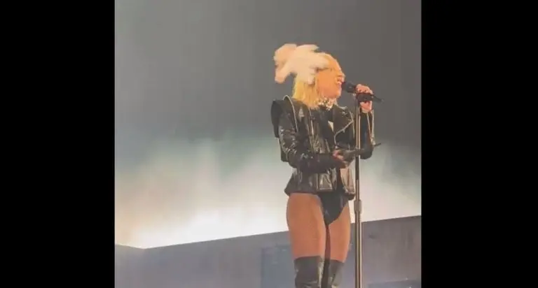 El momento del Doctor Simi y Lady Gaga. Foto: captura de pantalla.