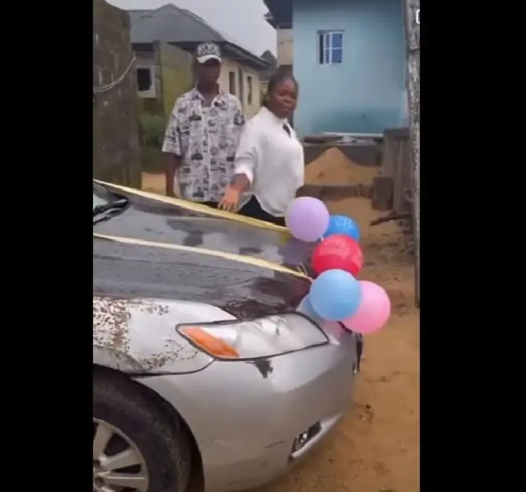 Hombre le regala un auto a su esposa (Instagram)